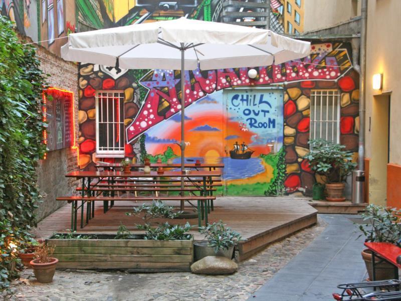 Flow Hostel *
